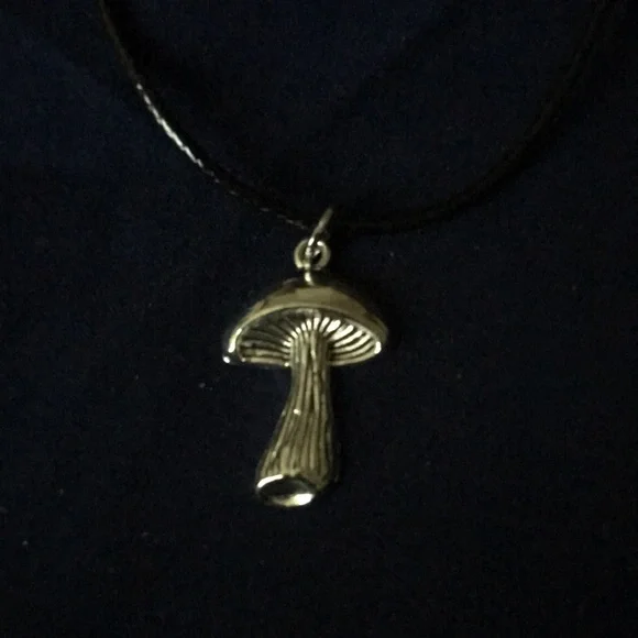 Silver Toned Mushroom Pendant Necklace Artisan New - Picture 1 of 5